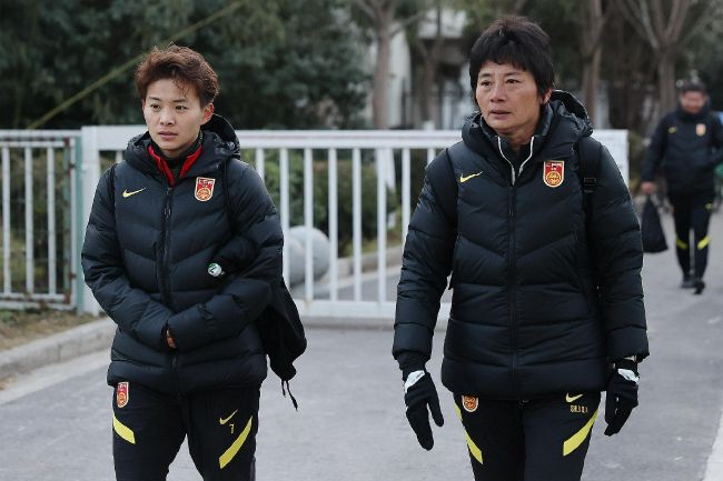 国产美女精品久久久久中文